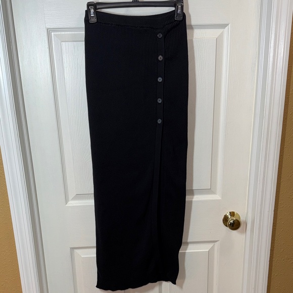 Mooloola Ribbed Button Slit Maxi-Skirt - Picture 6 of 13